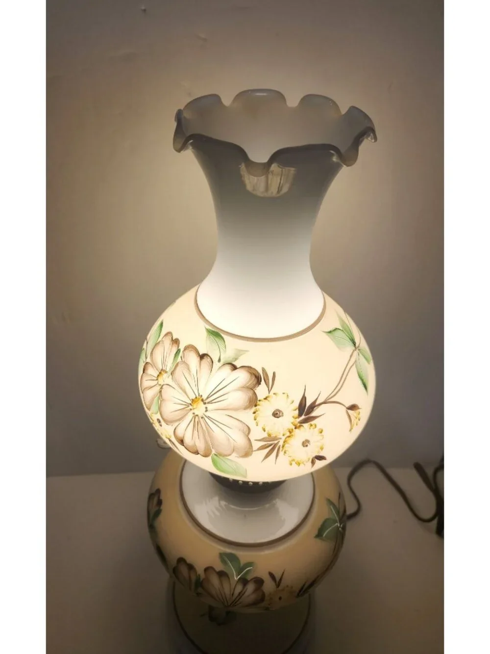 Tiered Vintage GWTW Glass Lamp Mid-Century Milk Glass Gone With the Wind